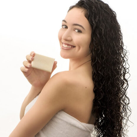 Anthyllis_szampon_w_kostce_do_wlosow_kreconych_z_oliwa_z_oliwek_i_awokado_AIAB_80_g_4.jpg Anthyllis_szampon_w_kostce_do_wlosow_kreconych_z_oliwa_z_oliwek_i_awokado_AIAB_80_g_4.jpg