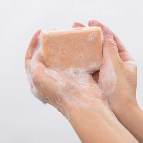 Anthyllis_szampon_w_kostce_nawilzajacy_z_ekstraktem_z_granatu_i_aloesem_AIAB_80_g_2.jpg Anthyllis_szampon_w_kostce_nawilzajacy_z_ekstraktem_z_granatu_i_aloesem_AIAB_80_g_2.jpg