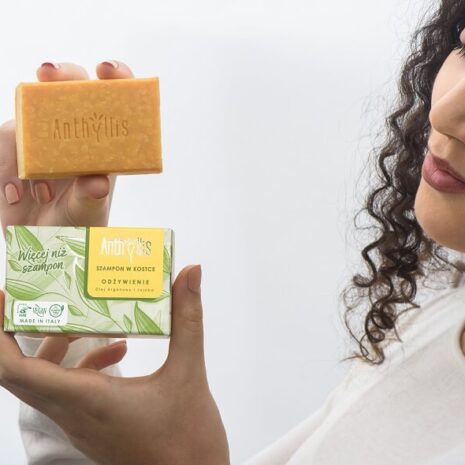 Anthyllis_szampon_w_kostce_odzywczy_z_olejem_jojoba_i_olejem_arganowym_AIAB_80_g_2.jpg Anthyllis_szampon_w_kostce_odzywczy_z_olejem_jojoba_i_olejem_arganowym_AIAB_80_g_2.jpg