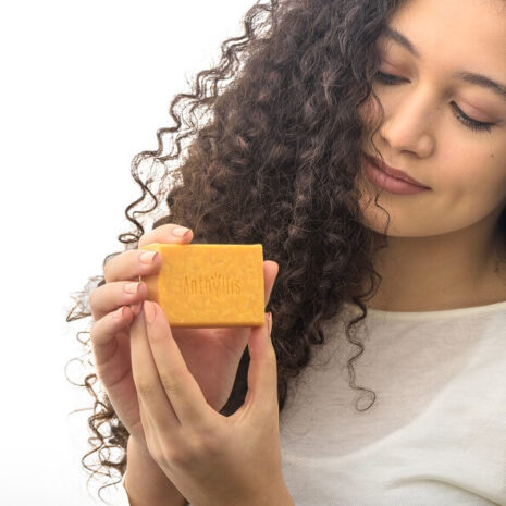 Anthyllis_szampon_w_kostce_odzywczy_z_olejem_jojoba_i_olejem_arganowym_AIAB_80_g_3.jpg Anthyllis_szampon_w_kostce_odzywczy_z_olejem_jojoba_i_olejem_arganowym_AIAB_80_g_3.jpg