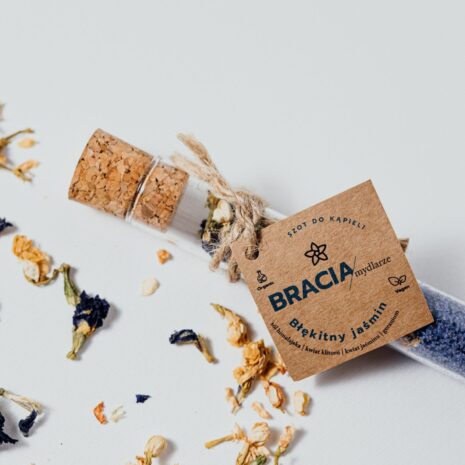 Bracia_Mydlarze_Blekitny_jasmin_szot_do_kapieli_70_ml_4-scaled-1.jpg Bracia_Mydlarze_Blekitny_jasmin_szot_do_kapieli_70_ml_4-scaled-1.jpg