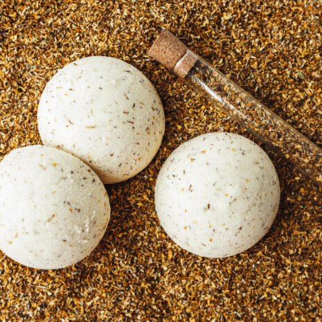 Ministerstwo_Dobrego_Mydla_nagietek_polkula_kapielowa_50g_1-2.jpg Ministerstwo_Dobrego_Mydla_nagietek_polkula_kapielowa_50g_1-2.jpg