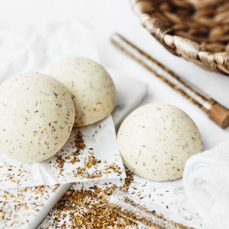 Ministerstwo_Dobrego_Mydla_nagietek_polkula_kapielowa_50g_2.jpg Ministerstwo_Dobrego_Mydla_nagietek_polkula_kapielowa_50g_2.jpg