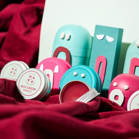 Mydlarnia_Cztery_Szpaki_balsam_do_ust_Mieta_i_Czeresnia_15ml_4.jpg Mydlarnia_Cztery_Szpaki_balsam_do_ust_Mieta_i_Czeresnia_15ml_4.jpg