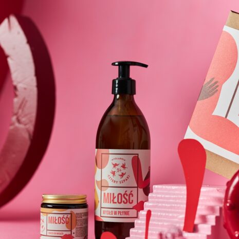 Mydlarnia_Cztery_Szpaki_zestaw_MILOSC_mydlo_w_plynie_i_swieca_do_masazu_2.jpg Mydlarnia_Cztery_Szpaki_zestaw_MILOSC_mydlo_w_plynie_i_swieca_do_masazu_2.jpg