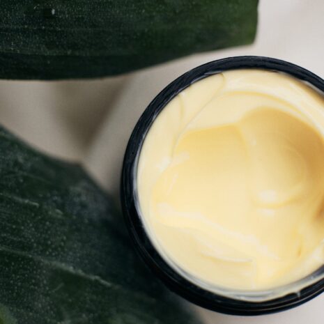 si_si_bee_krem_ujedrniajaco_wygladzajacy_twarz_szyja_dekolt_cialo_180ml3.jpg si_si_bee_krem_ujedrniajaco_wygladzajacy_twarz_szyja_dekolt_cialo_180ml3.jpg